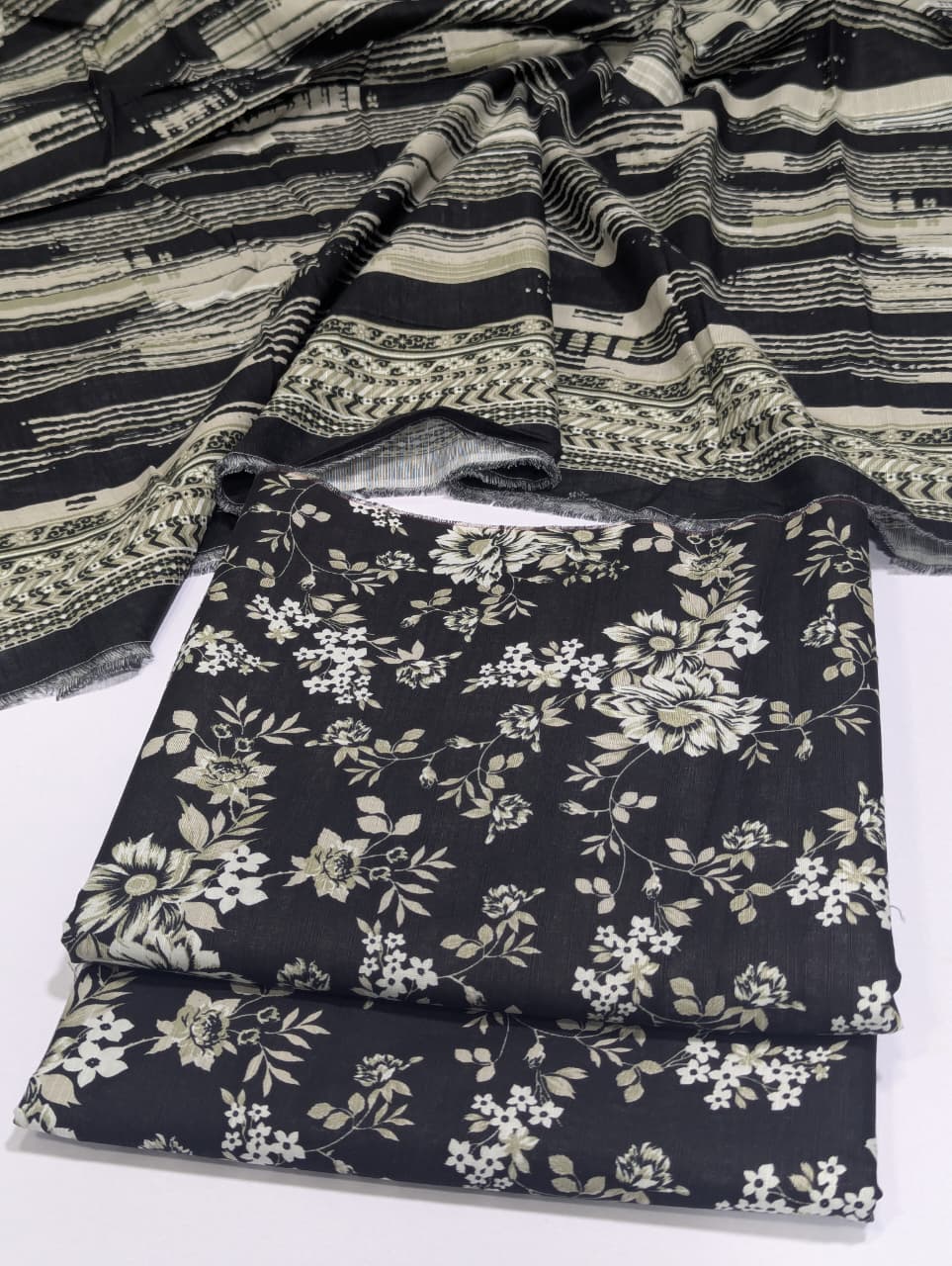 Bin Saeed Khaddar 3 Piece Suit – Design 02